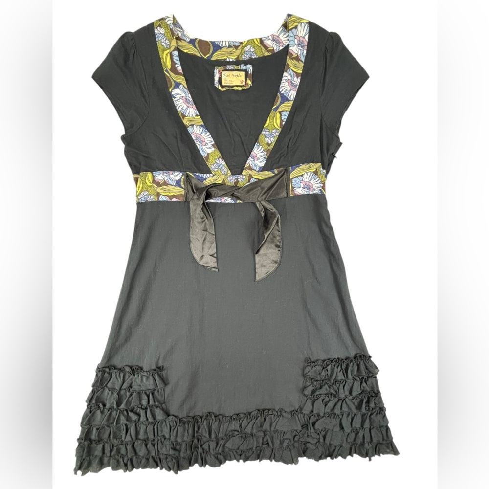 Free People- Deep V Neck Ruffle hem dress- 12-‎ Like New!!!
